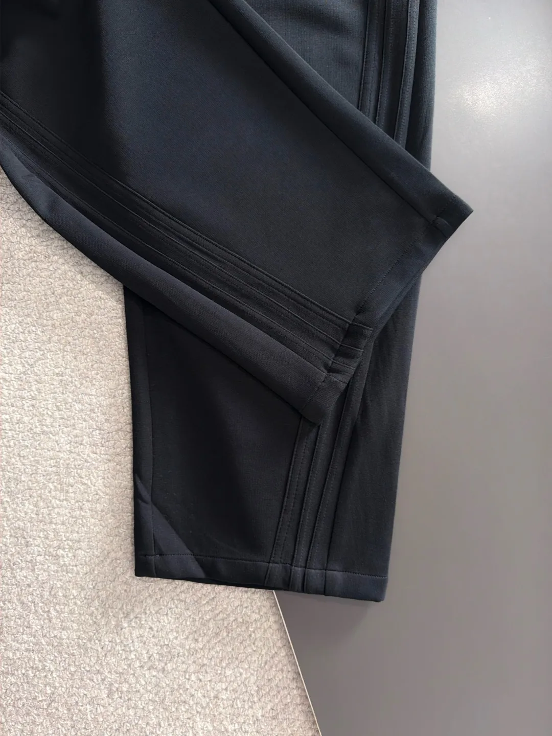 Next day shipment P195 Balenciaga 2026 Autumn and Winter New Arrival elastic band casual pants, counter-customized fabrics, Breathable, high comfort, impeccable details, brand element design concept, reflecting high quality. It feels delicate and soft! It presents a casual cut and the upper body shape is great! Sizes:S-3XL